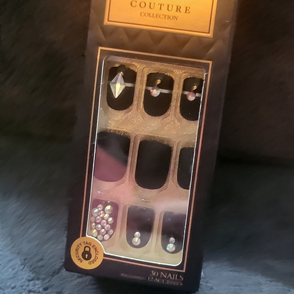 One pack of black impressed nail size small and one pack of glue kiss glue NIB - Picture 2 of 9